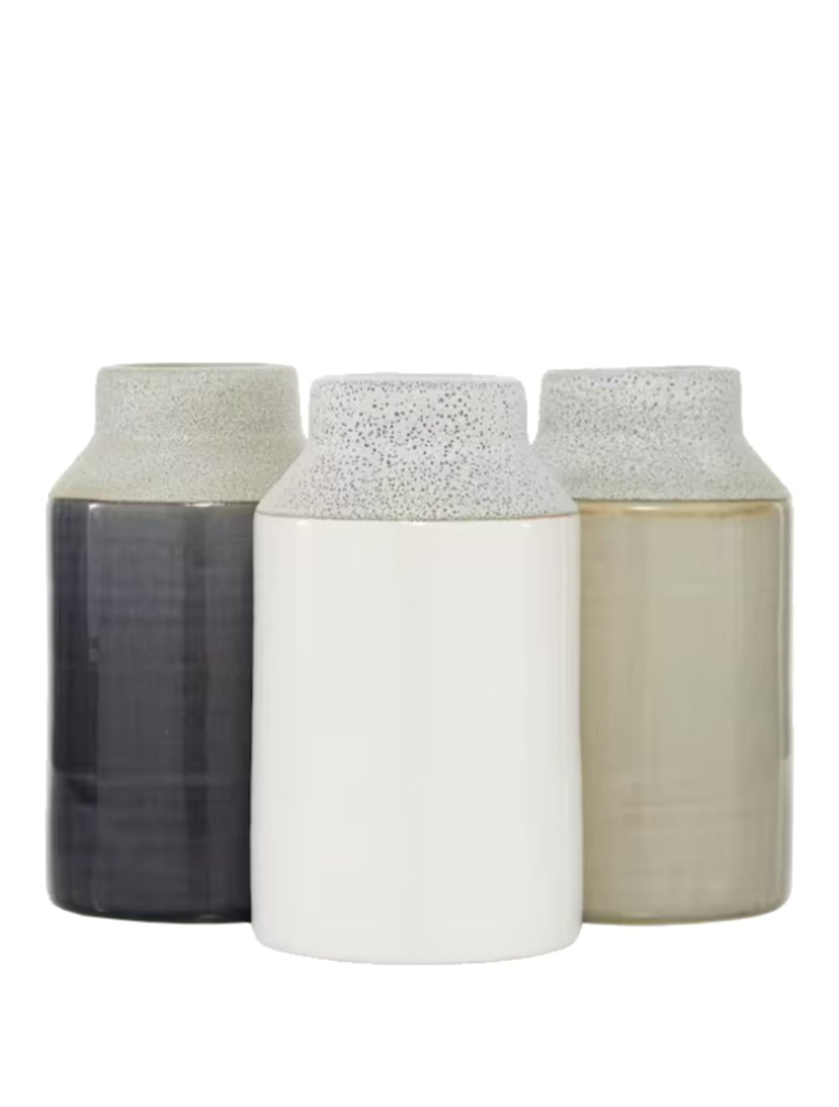 Picture of Set of 3 assorted vases