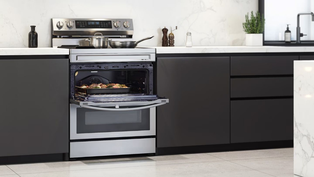 Cuisinière électrique autoportante 30 po. 6,3 pi³ avec convection Samsung NE63A6751SG/AC