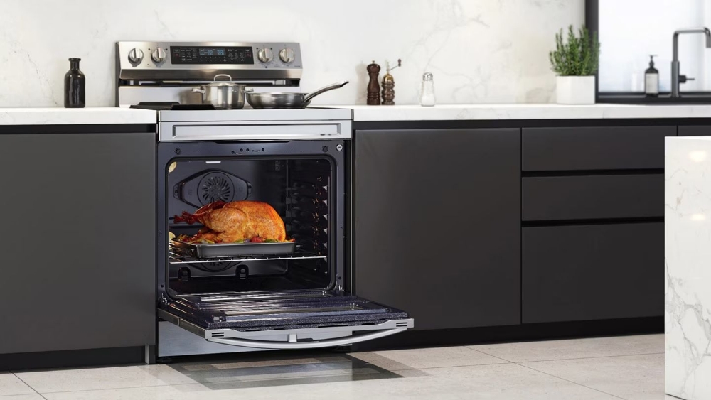 Cuisinière électrique autoportante 30 po. 6,3 pi³ avec convection Samsung NE63A6751SG/AC